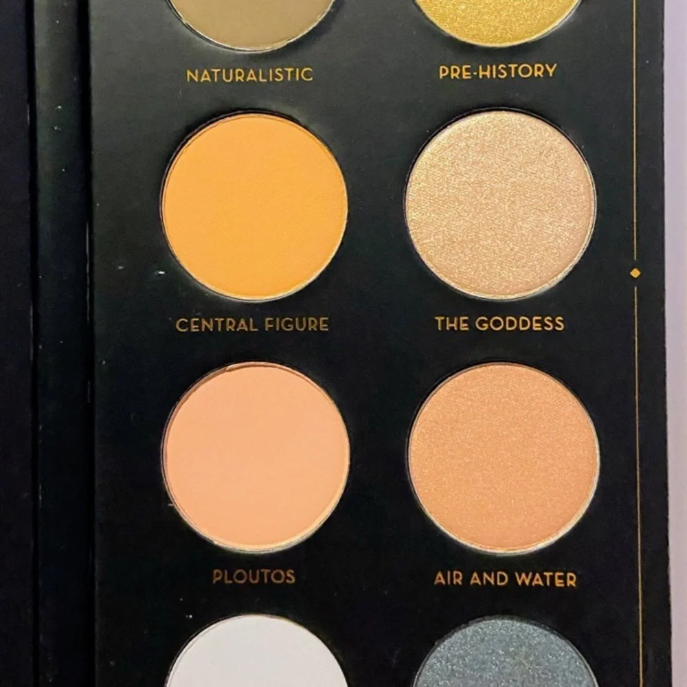 Zoeva Aristo Eyeshadow Palette Matte Shimmer & Metallic Shades 10 Pan Makeup NEW